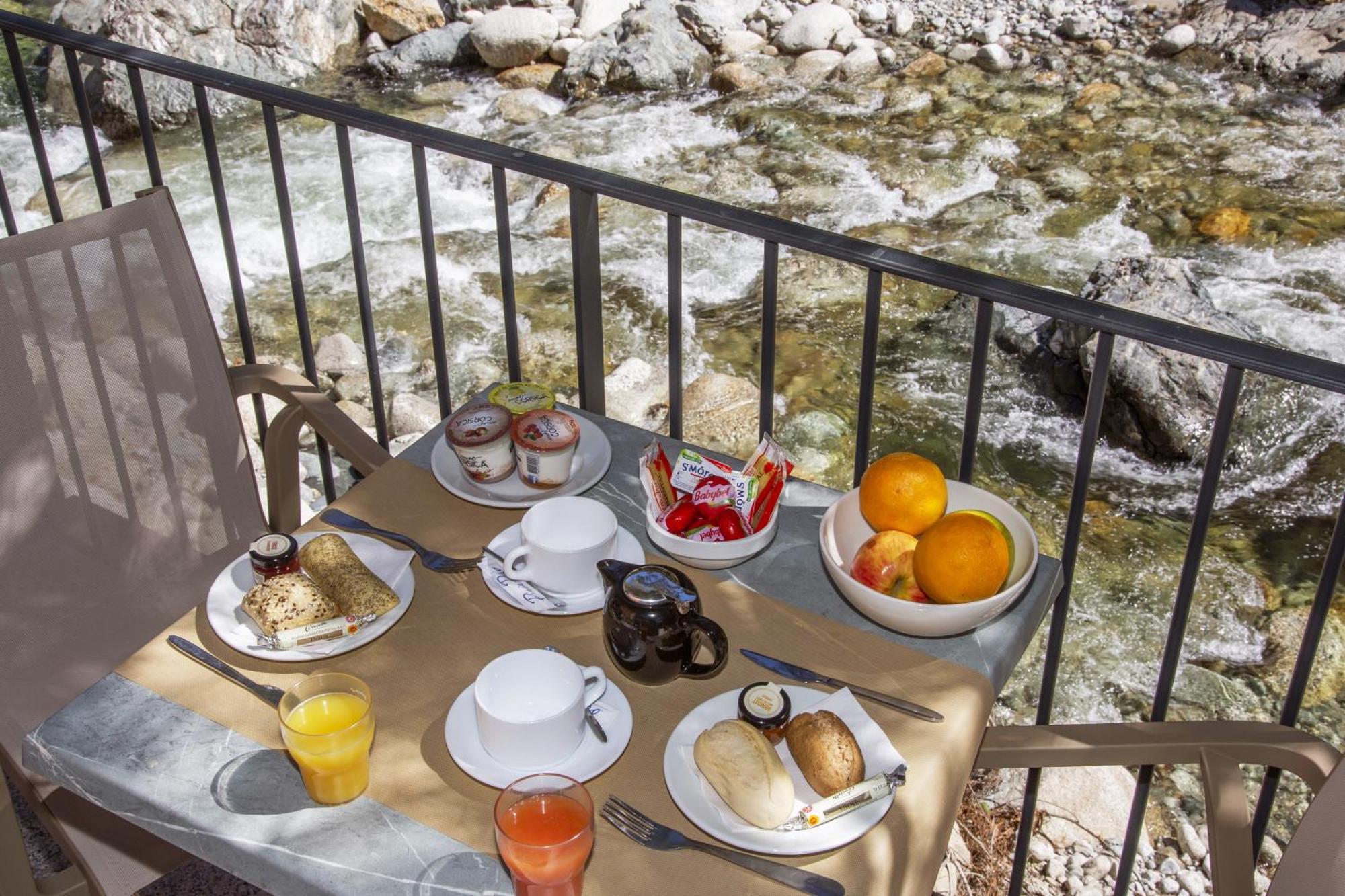 Les Jardins De La Glaciere Корте Екстер'єр фото